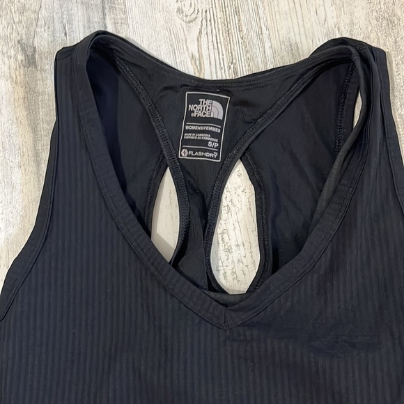 The North Face 2 in 1 tank size Small - Picture 4 of 9